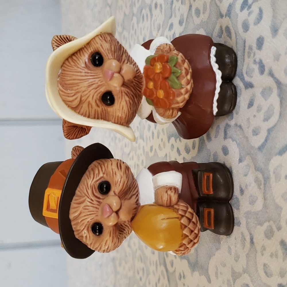 Salt and Pepper Hallmark Chipmunks (Set A)